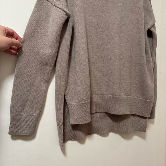 Aritzia Babaton Merino Wool Oversized Sweater Side Slits Size Small - Picture 5 of 6